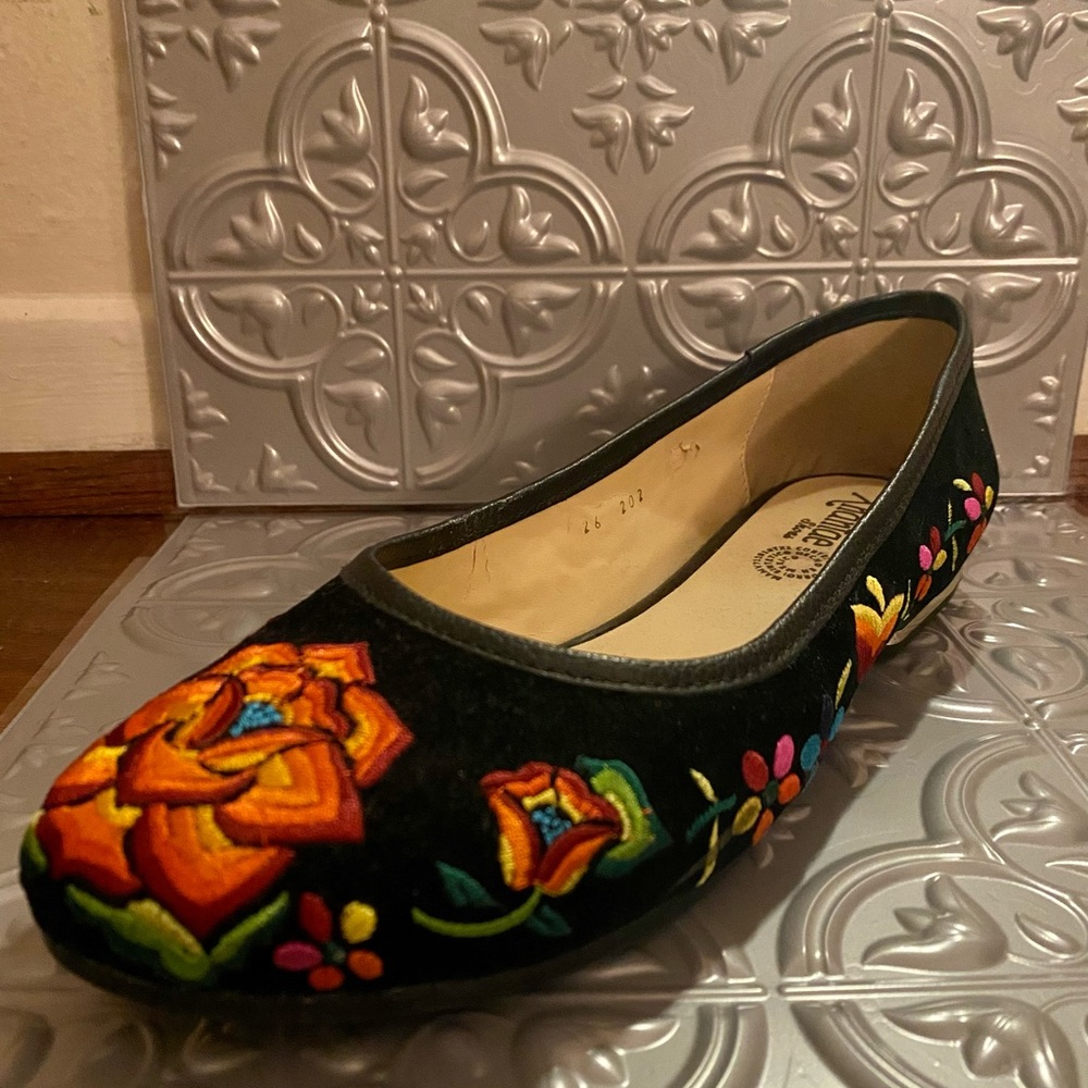 Xhantae Tehuana/Mexican Floral Embroidered Flats